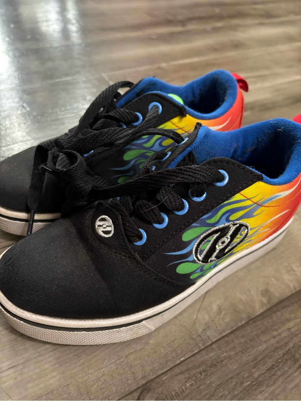 Kids Black Heelys Canvas Sneakers with Rainbow Flame Accent w/o wheels! Size 2 - Picture 2 of 5